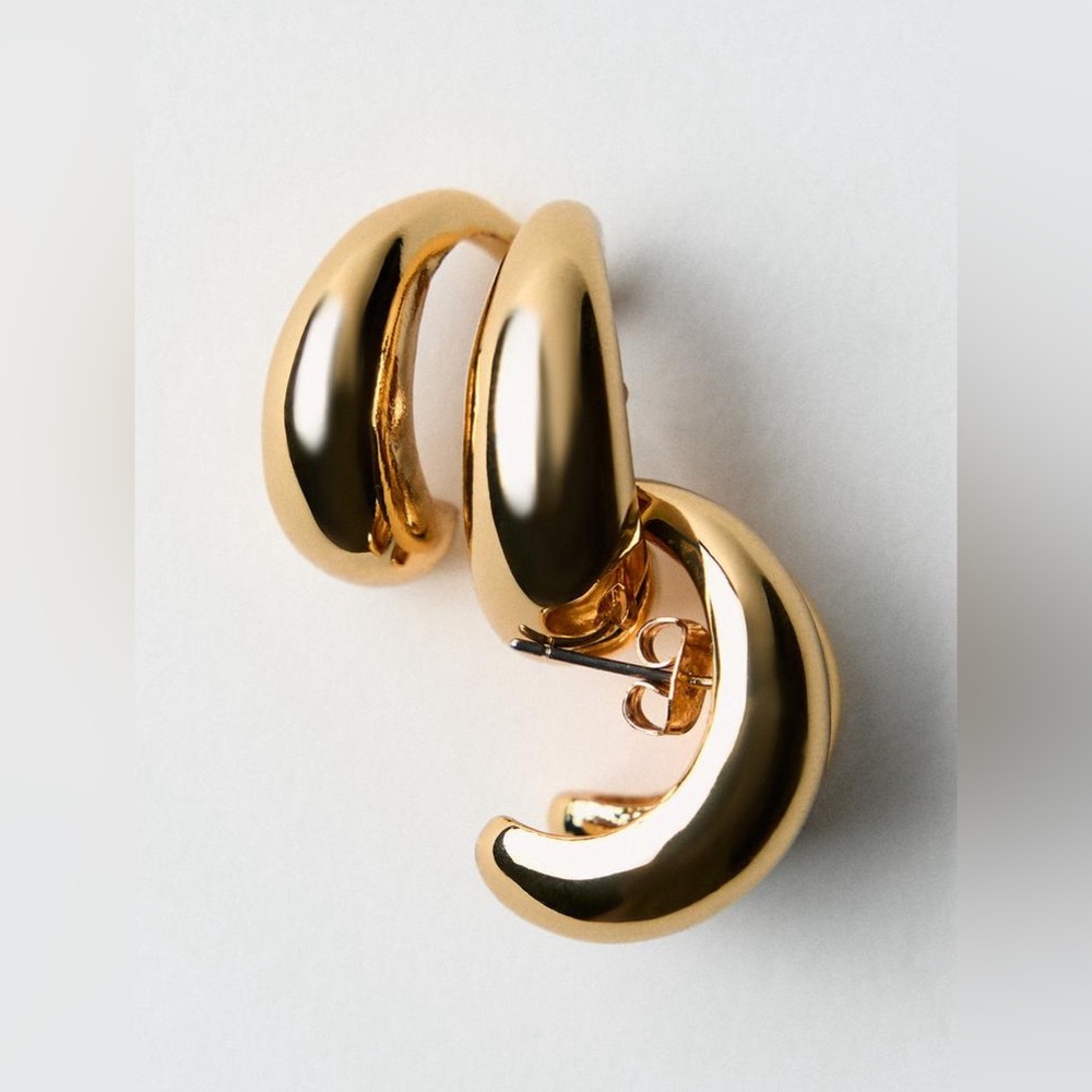 Zara Double Teardrop Earrings in Gold new no tags. ✨✨🔥🔥 Elegant